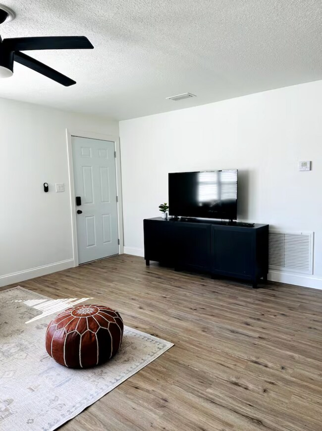 Foto del edificio - 401 E Jersey St