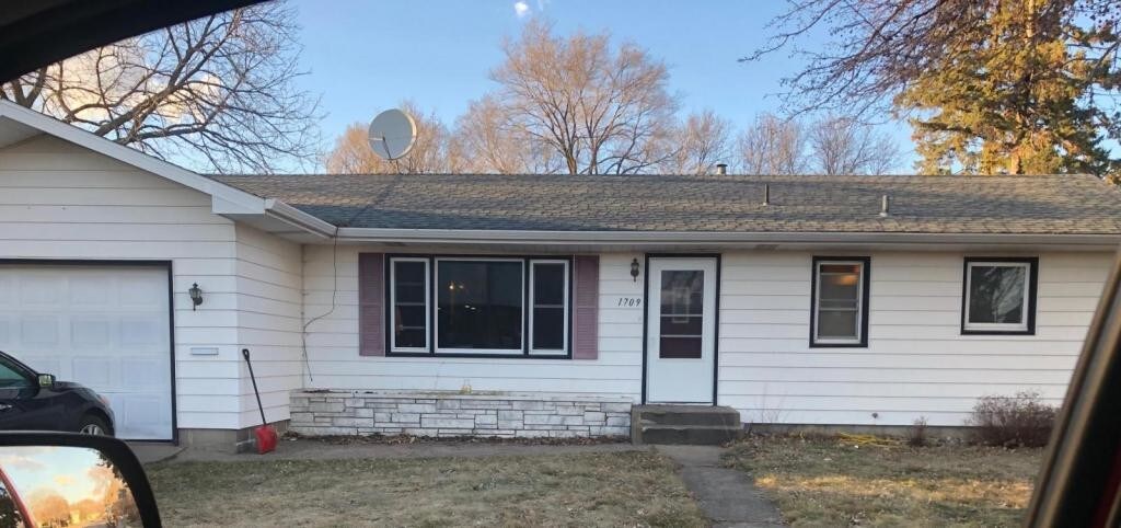 Foto principal - 1709 8th St N
