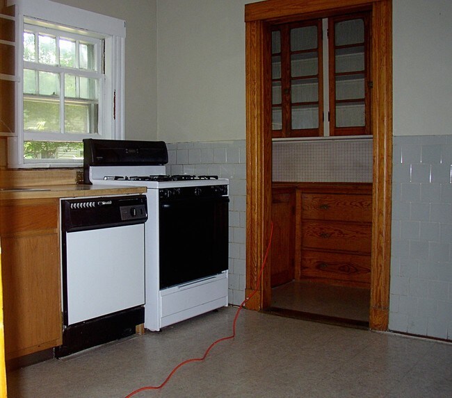 Kitchen to butlers Pantry - 3 Bacon Pl