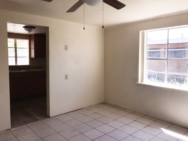 Building Photo - 2526 N. Columbus Blvd #1