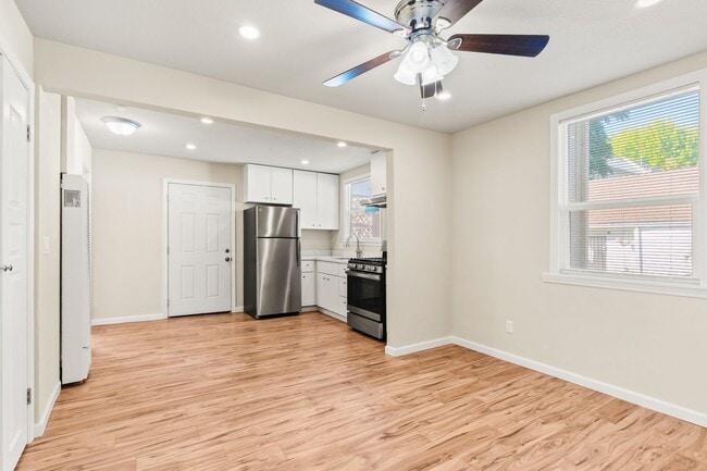 Building Photo - Modern 2 Bedroom in Alameda w/ Parking!