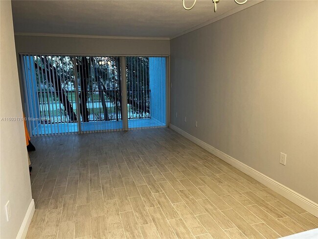 Foto del edificio - 210 NW 87th Ave