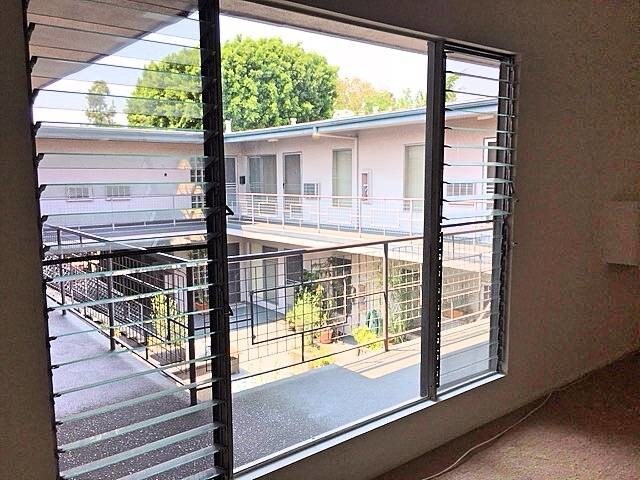 Foto del edificio - 1152 N Poinsettia Pl