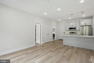 Building Photo - 401 E Walnut Ln