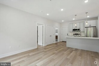 Building Photo - 401 E Walnut Ln