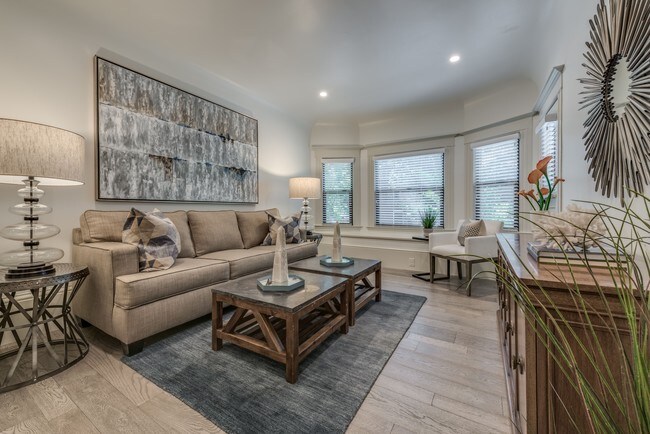 Lounge - 2109-2111 J St