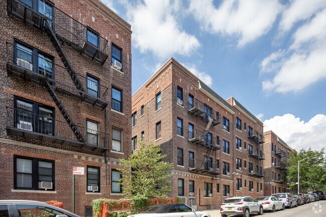 Vista desde la calle - 43-38 39th Pl