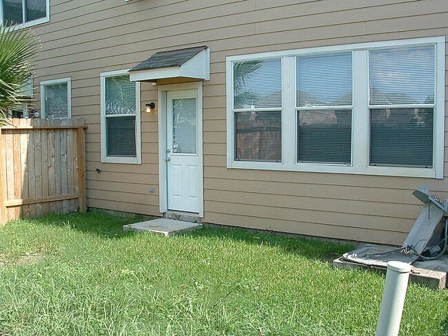 Building Photo - 13055 Peppergate Ln