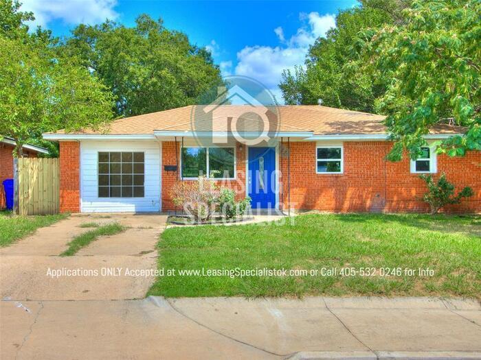 Primary Photo - 4 Bedroom House In the Heart of Norman!