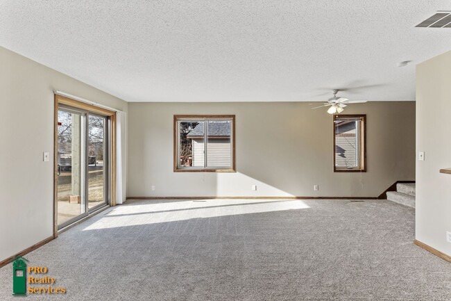 Foto del edificio - 3 bedroom Townhome in Inver Grove Heights