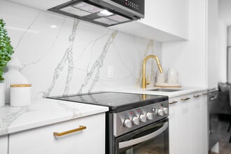 Building Photo - 1020 Rue Levert