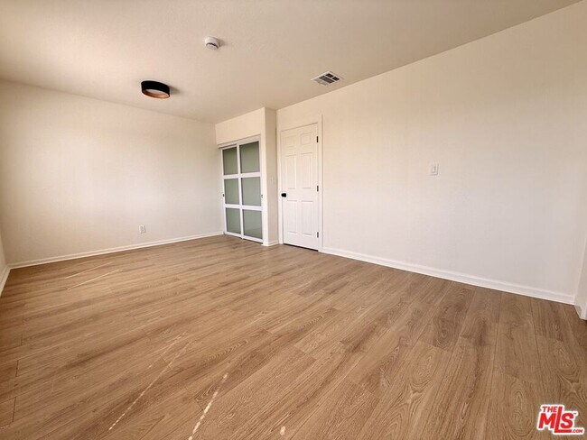 Building Photo - 1029 Coronado Terrace