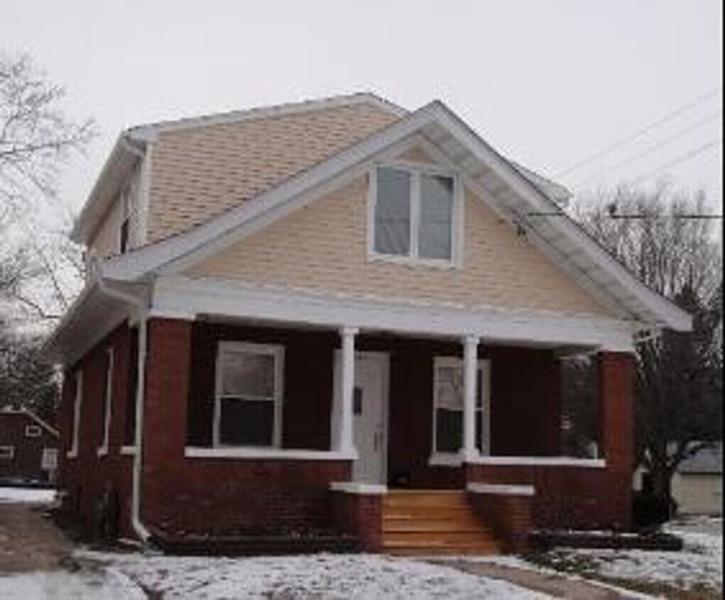 BEAUTIFUL HOUSE- 5 bedroom, 2 bath 2 sto... - BEAUTIFUL HOUSE-  5 bedroom, 2  bath 2 sto...