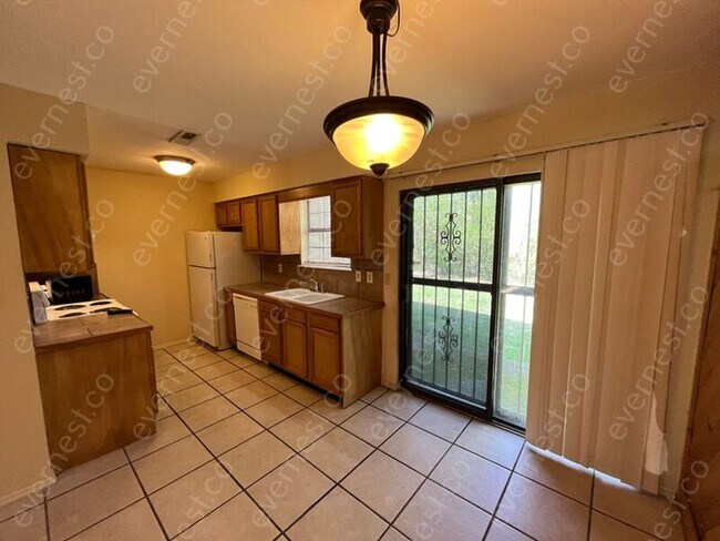 Building Photo - 3407 Maple Creek Ln