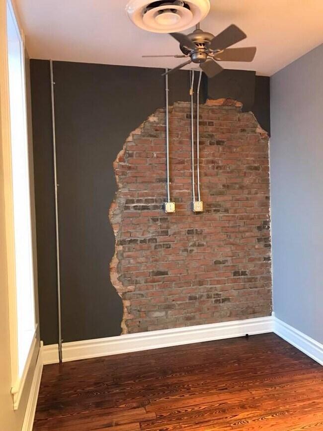 Foto del edificio - 110 S Main St