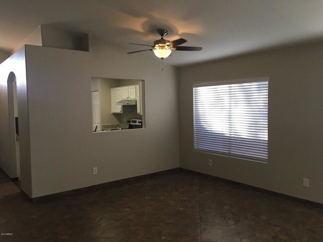 Foto del edificio - 2224 E Kelton Ln