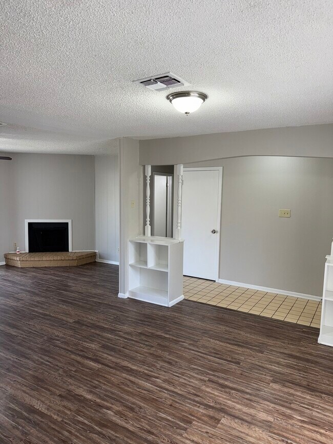 Foto del edificio - 5015 David Scott Dr