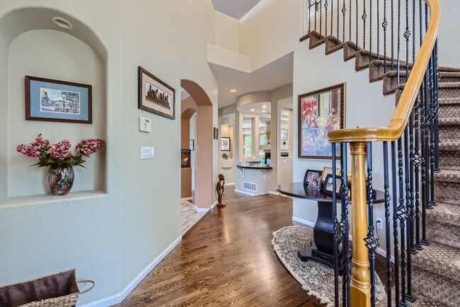 Building Photo - Luxury Golden Home with Private Pool & Bac...