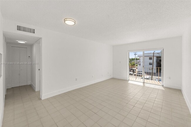 Building Photo - 6200 W Flagler St