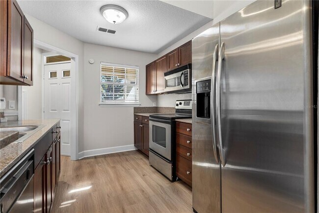 Foto del edificio - 1454 FARRINGDON Cir