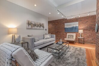 Building Photo - 111 Gainsborough St