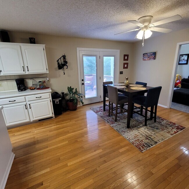 Building Photo - 804 Chaucer Ln