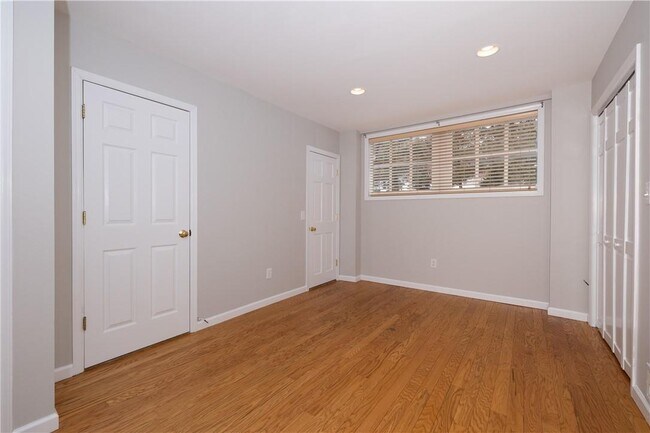 Foto del edificio - 1 High Hill Farm Pl