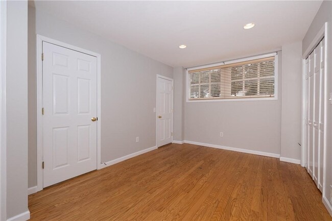 Building Photo - 1 High Hill Farm Pl