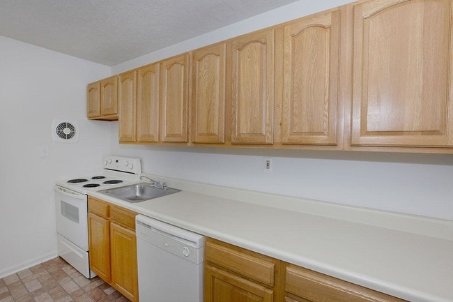 Building Photo - HOLMDEL POINTE