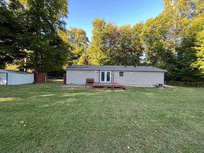 Building Photo - 3 Bedroom Home