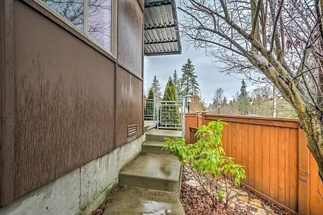 Foto del edificio - Stylish & Updated Home – 3BR/2.5BA, AC, Ne...