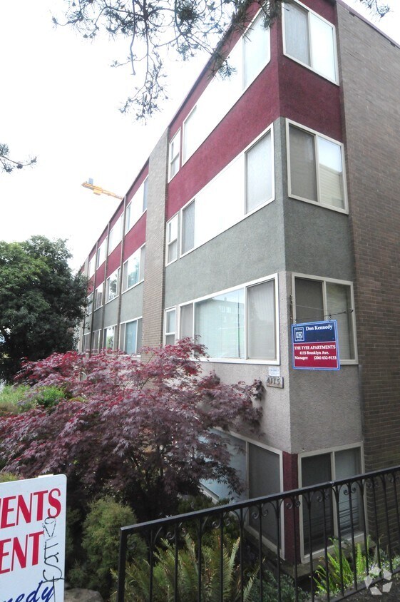 Primary Photo - Tyee Apartments