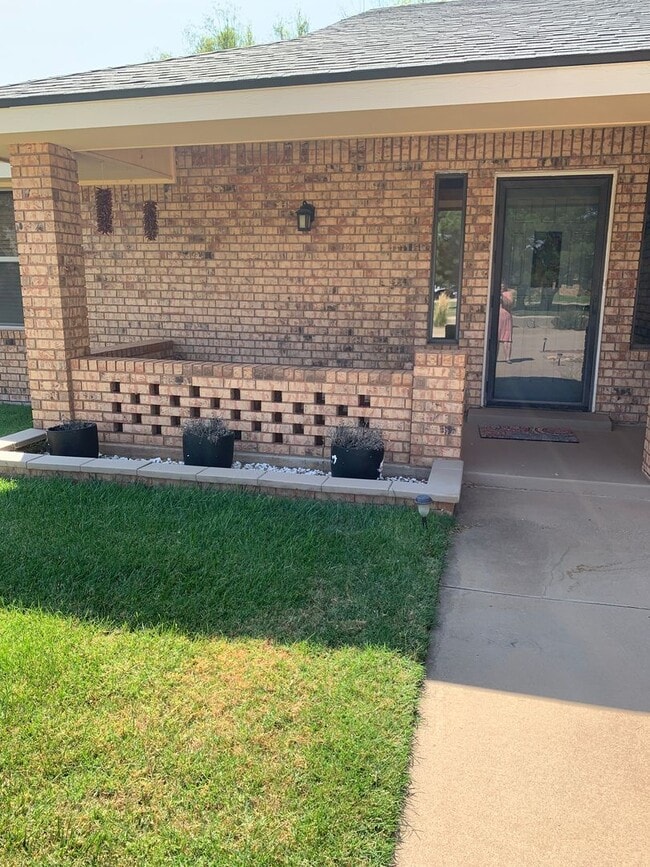 Building Photo - 421 Diamondhead Dr