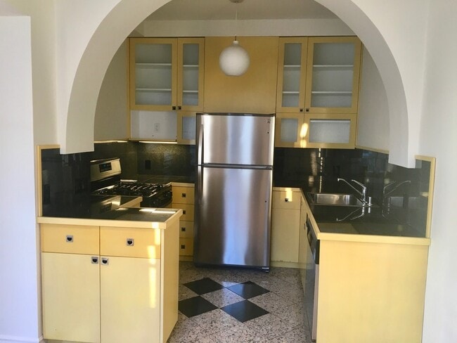 Building Photo - Spacious View Condo on Lafayette Park in I...