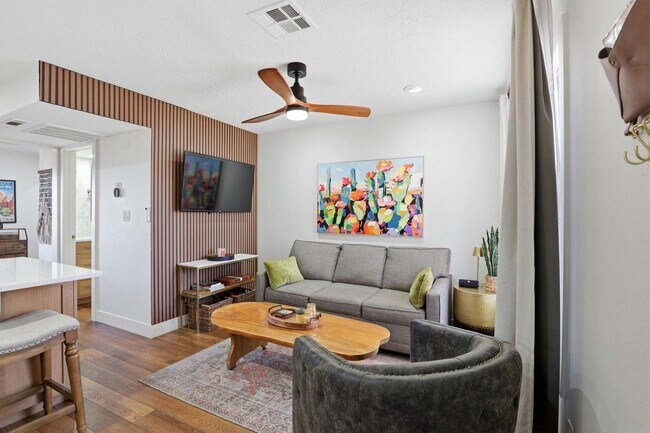 Foto del edificio - 860 S Village Rd