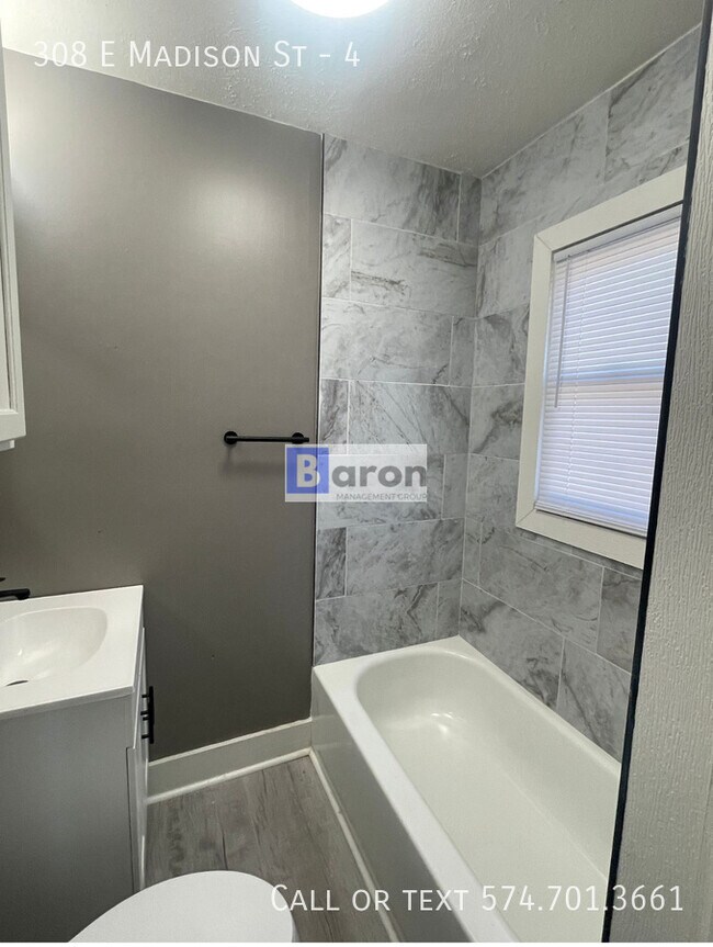 Foto del edificio - 308 E Madison St