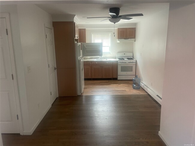 Building Photo - 633 Wellwood Ave