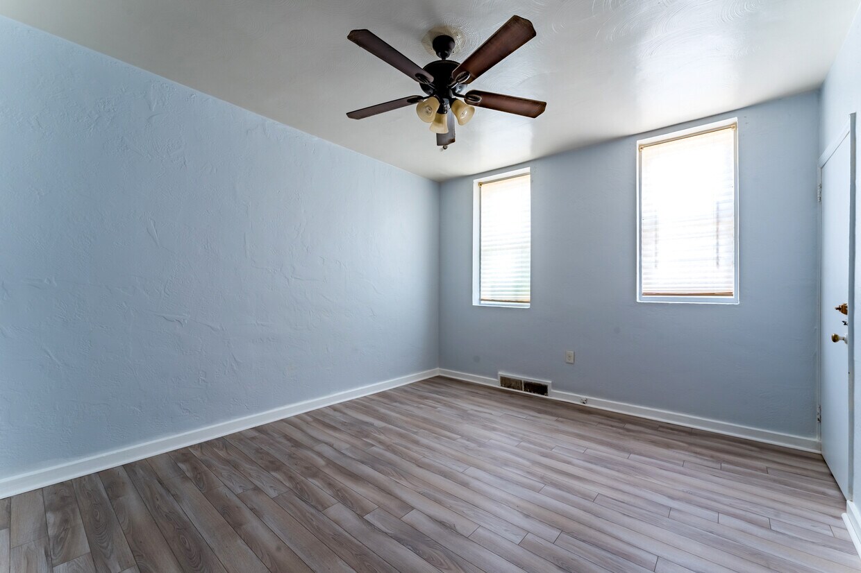Foto principal - 5121 Carnegie St