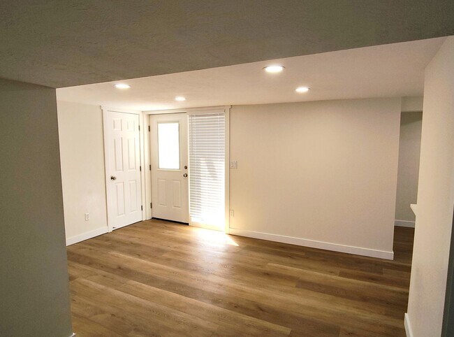 Foto del edificio - 951 Logan Ave S