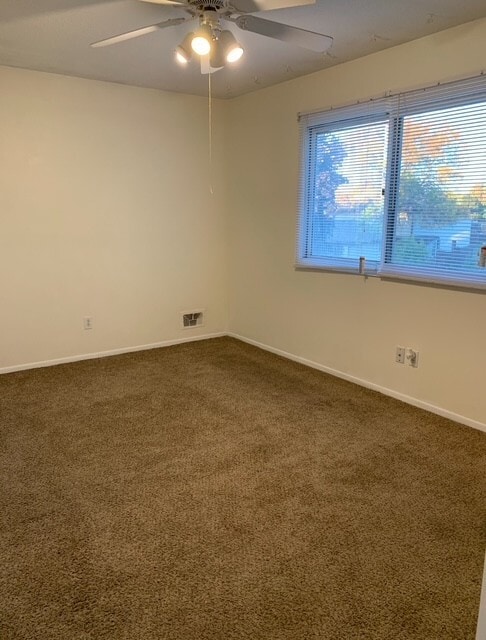 Building Photo - 6412 83rd Ct N