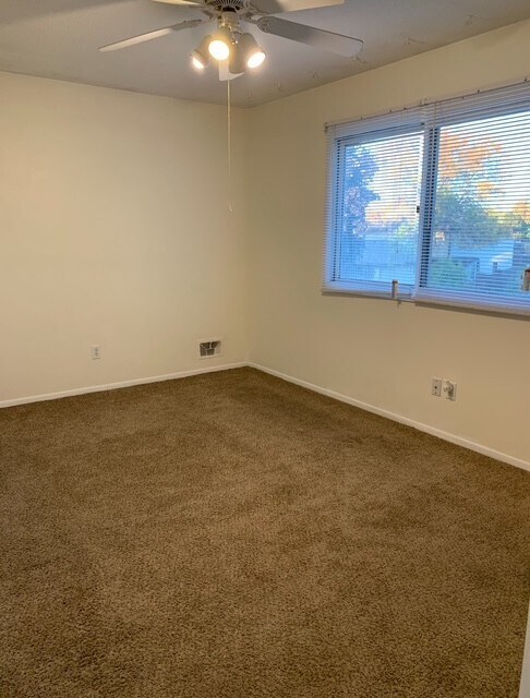 Foto del edificio - 6412 83rd Ct N