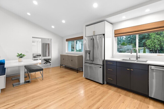 Foto del edificio - 4 bedroom 3 bath Mercer Island