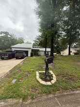 Building Photo - 108 Liveoak Dr