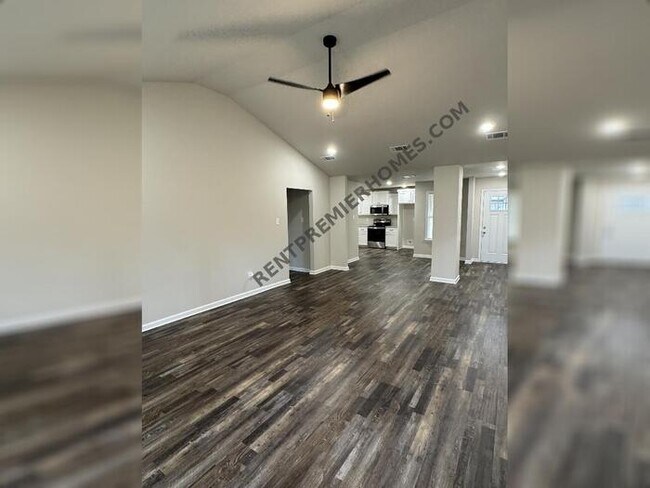 Foto del edificio - 18 Edward Dr