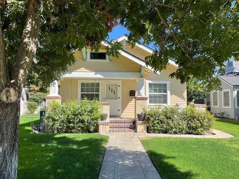 1430 Smith St, Kingsburg, CA 93631 House Rental in Kingsburg, CA