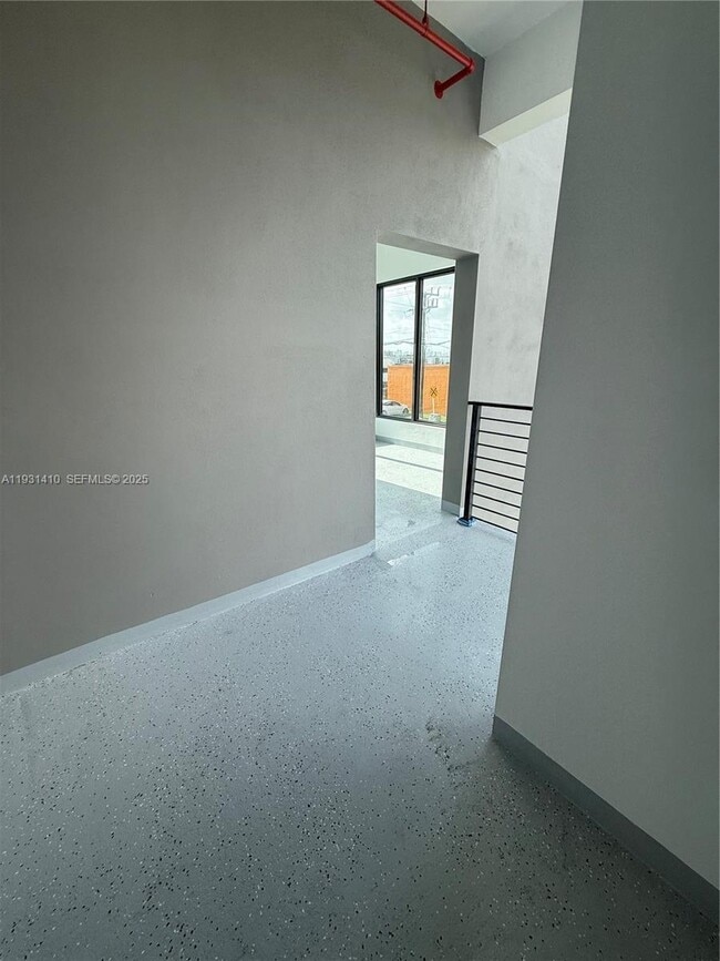 Foto del edificio - 1091 E 17th St