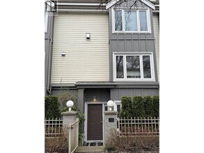 Building Photo - 3075 Willow St