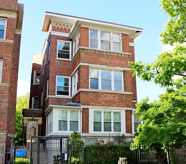 Building Photo - 918 W Buena Ave