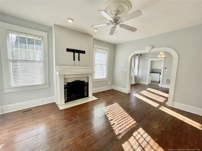 Foto del edificio - 121 Hinsdale Ave