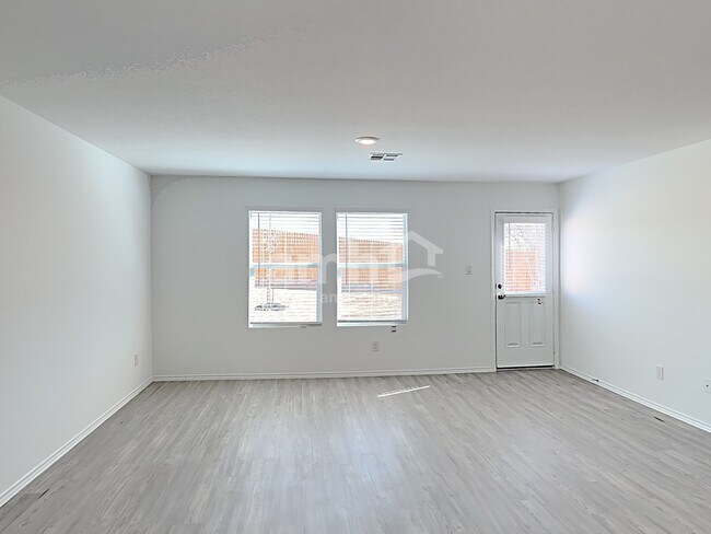 Foto del edificio - 5439 Elm Valley Dr
